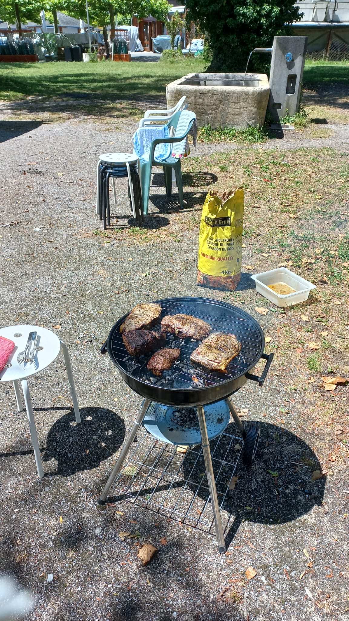 Grillades après le nettoyage annuel du local